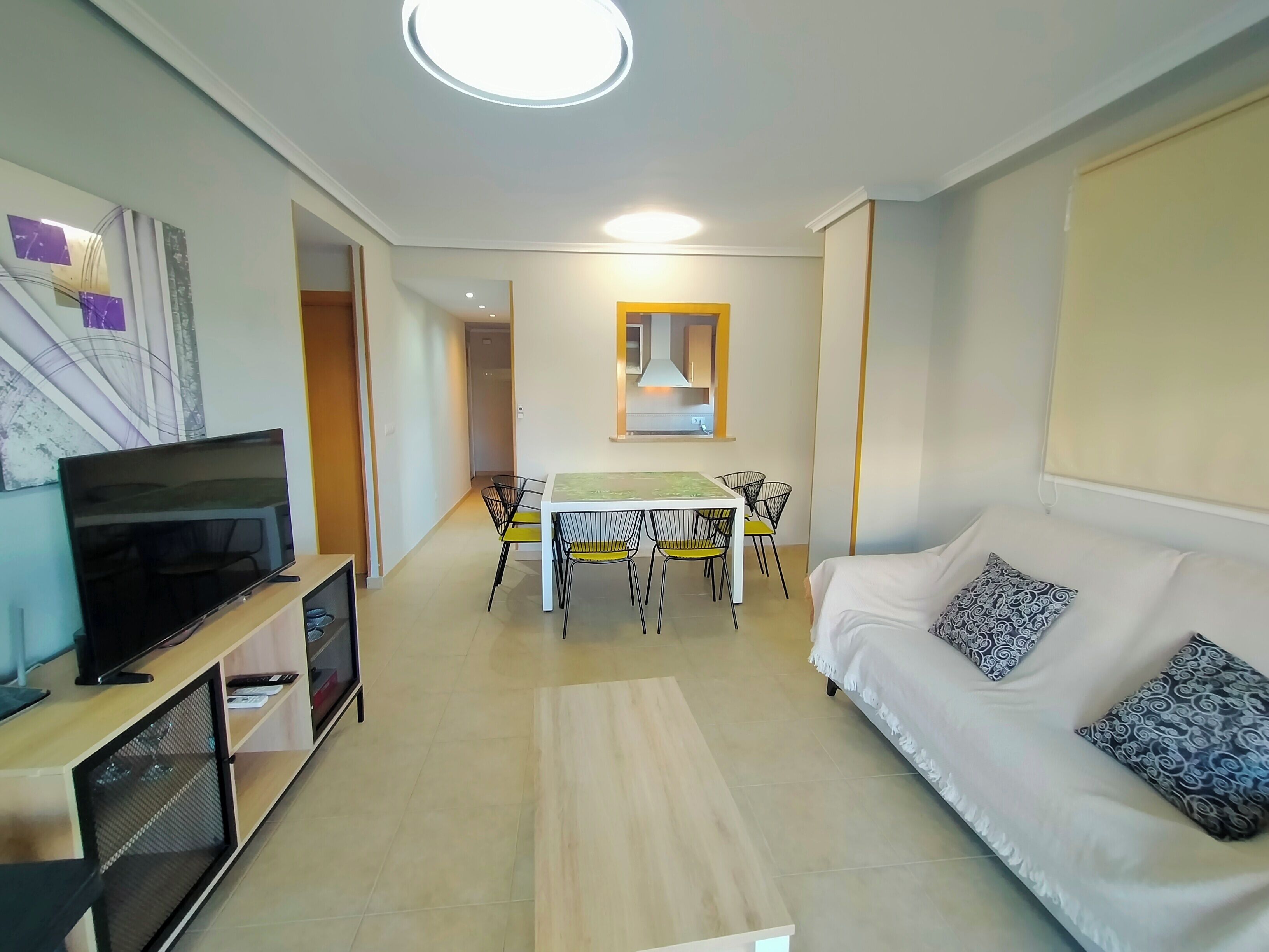 Lägenhet Comfort - 3 sovrum - luftkonditionering - utsikt mot staden | Vardagsrum | 32-tums LED-tv med digitalkanaler