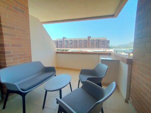 Familienapartment, Balkon, Stadtblick | Terrasse/Patio