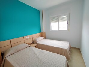 Premium appartement, balkon, uitzicht op zee | Een strijkplank/strijkijzer, gratis wifi