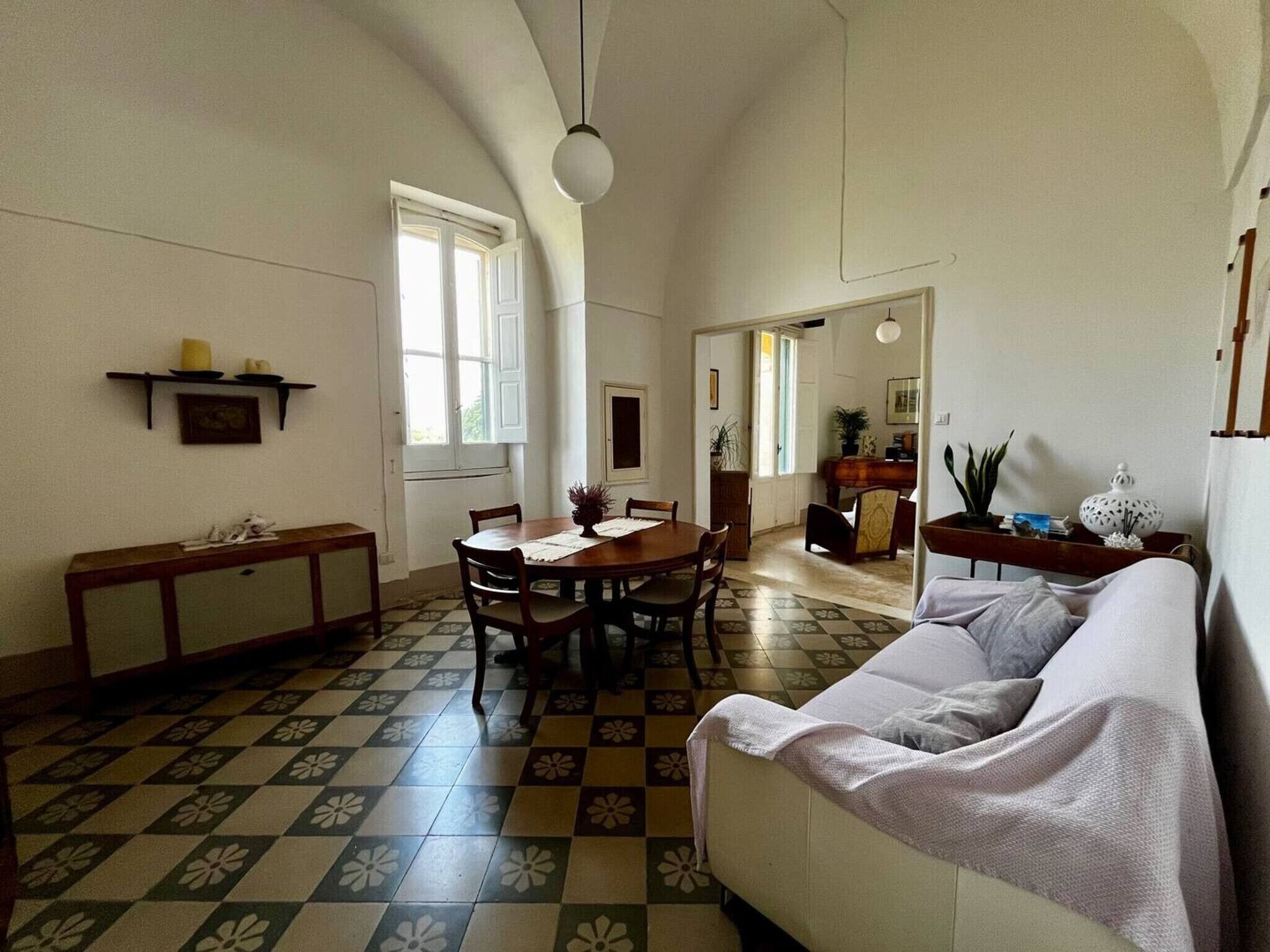 TV, caminetto, videogiochi, impianto stereo