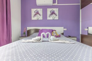 2 chambres, fer et planche à repasser, Wi-Fi, draps fournis