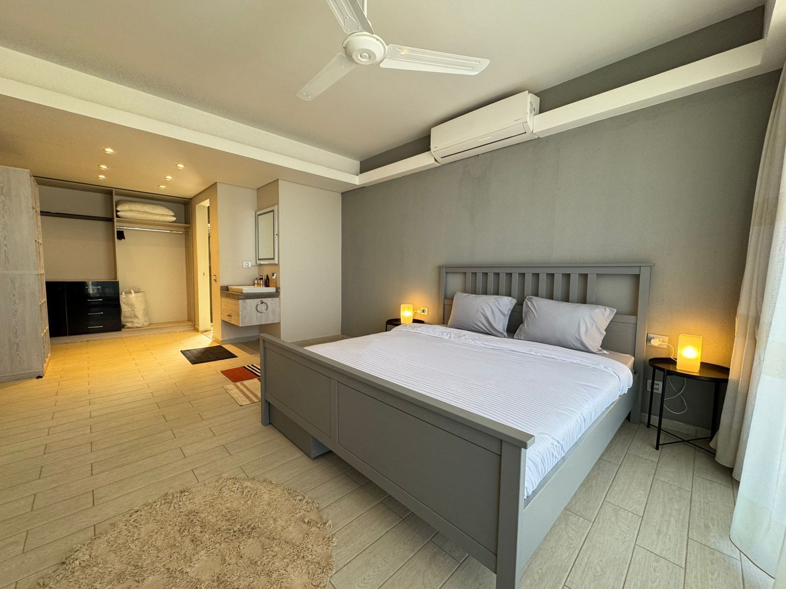 Setrika/meja setrika dan Wi-Fi gratis