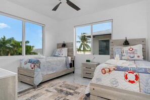 4 bedrooms, iron/ironing board, WiFi, bed sheets