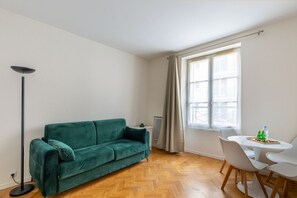 TV - Parc Monceau - Villiers - Studio (Paris)