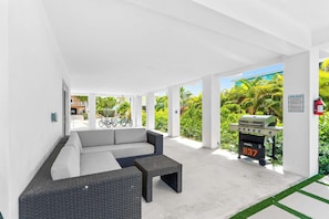 Terrace/patio - Isla Luna ~ Waterfront Oasis ~ Pool ~ Dock~ Kayaks (Marathon)