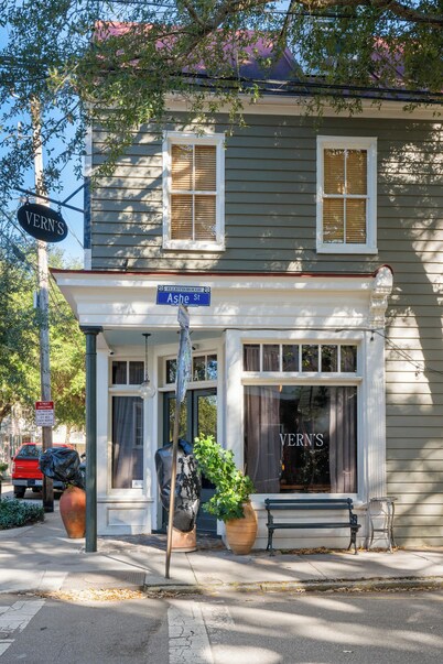 Chic Downtown King Bd Apartment + Parking