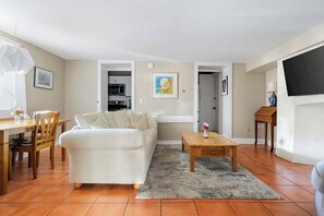 Televisión y oficina 