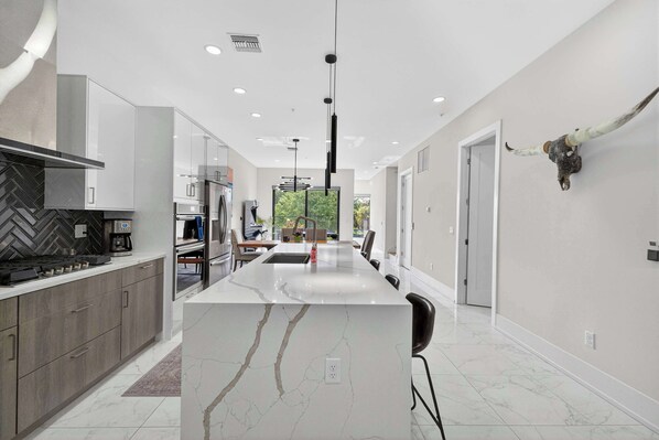 Coffee/tea maker, fridge, microwave, oven - Modern 4BR Home with Rooftop Oasis (Sarasota)