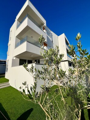Exterior - Salt&Stone - apartment with private pool (Novalja)