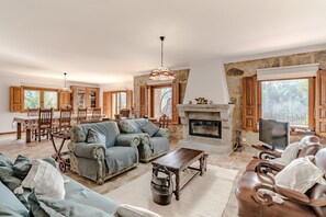 Televisión, chimenea y videojuegos 