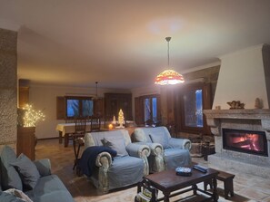 Televisio, takka, videopelejä