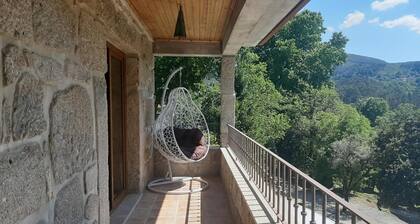 Casa das Flores: Mountain View, Private Pool & Wi-Fi in Gerês
