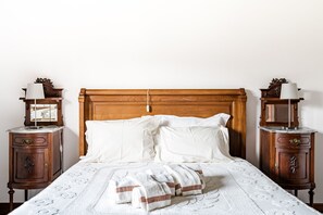 Iron/ironing board, WiFi, bed sheets - Casa das Flores: Mountain View, Private Pool & Wi-Fi in Gerês (Gerês)
