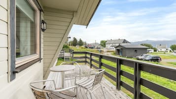 Family Cabin, 2 Bedrooms, Kitchen | Terrace/patio