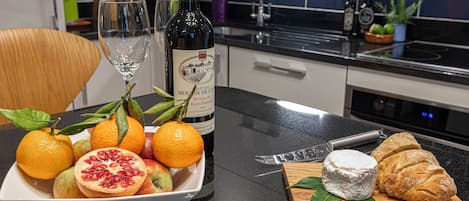 Comfort Apartment, City View | Private kitchen