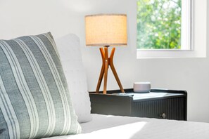 3 Schlafzimmer, Schreibtisch, Bügeleisen/Bügelbrett, Reisekinderbett