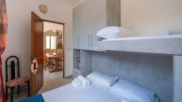 2 bedrooms, bed sheets