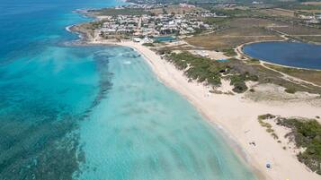 Una spiaggia nelle vicinanze