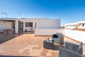 Terrace/patio - Viale Argentina Rooftop Holiday Home with Private Terrace, Wi-Fi and Air Conditioning (San Foca)