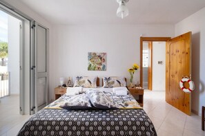 2 bedrooms, WiFi, bed sheets - Viale Argentina Rooftop Holiday Home with Private Terrace, Wi-Fi and Air Conditioning (San Foca)