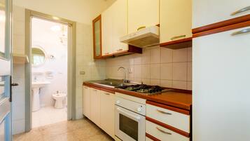 Réfrigérateur, four, plaque de cuisson, lave-vaisselle