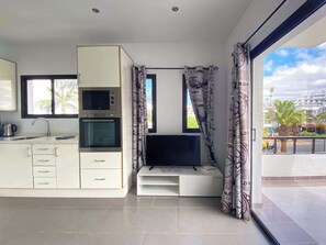 Fridge, microwave, oven, stovetop - Cristian Sur 47 - One Bed (Los Cristianos)