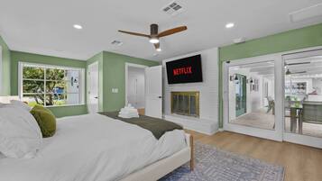 6 slaapkamers, een bureau, een strijkplank/strijkijzer, gratis wifi