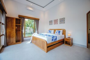 Deluxe Villa, Pool View | Desk, free WiFi - Bukti Garden Villa (Kubutambahan)