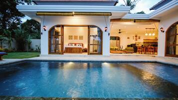 Deluxe Villa, Pool View | Desk, free WiFi