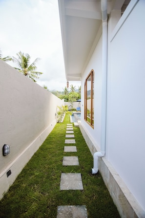 Deluxe villa, uitzicht op zwembad | Een bureau, gratis wifi