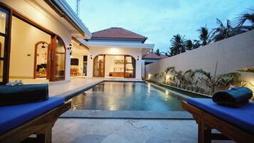 Deluxe Villa, Pool View | Desk, free WiFi