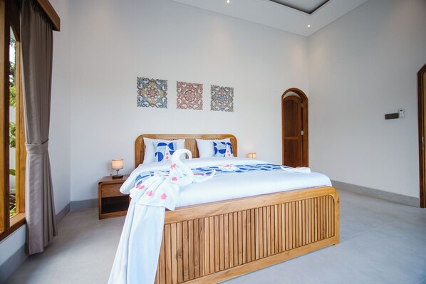 Deluxe villa, uitzicht op zwembad | Een bureau, gratis wifi