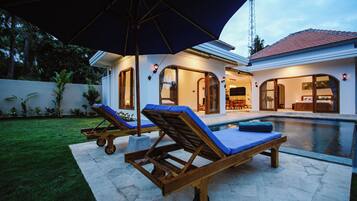 Deluxe Villa, Pool View | Desk, free WiFi