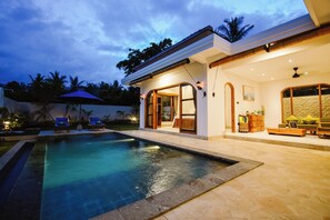 디럭스 빌라, 수영장 전망 | 책상, 무료 WiFi