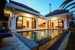 디럭스 빌라, 수영장 전망 | 책상, 무료 WiFi