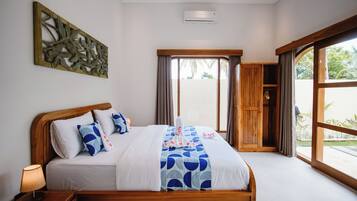 Villa Deluxe, vista a la alberca | Escritorio y wifi gratis