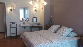 Fer et planche Ă repasser, Wi-Fi, draps fournis