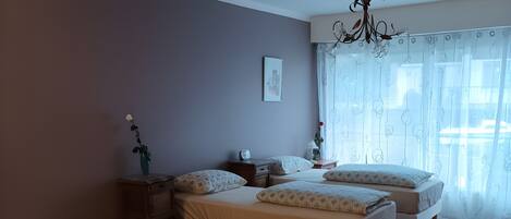 Desk, iron/ironing board, WiFi, bed sheets