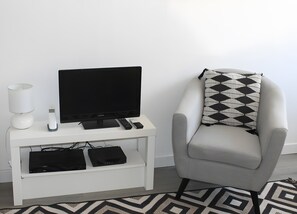 TV - Studio Apartment 'Chamole' with Wi-Fi (Chamole)