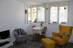 Dining - Studio Apartment 'Chamole' with Wi-Fi (Chamole)