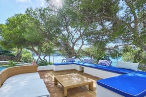 Property grounds - Villa Ramina located on the seafront in the old town of Cala Dor. (Santanyí)