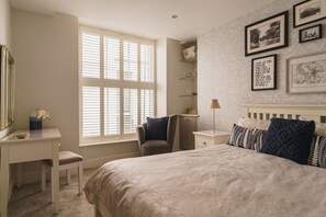 1 habitación, tabla de planchar con plancha, cuna de viaje y wifi