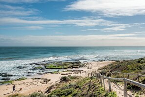 Beach - Port Mandurah Artisan – Luxury on the Canal with Jetty & Spa Suites (Halls Head)