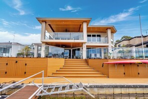 Exterior - Port Mandurah Artisan – Luxury on the Canal with Jetty & Spa Suites (Halls Head)