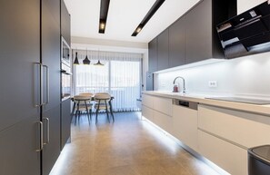 Mikrowelle, Ofen, Herdplatte, Geschirrspüler