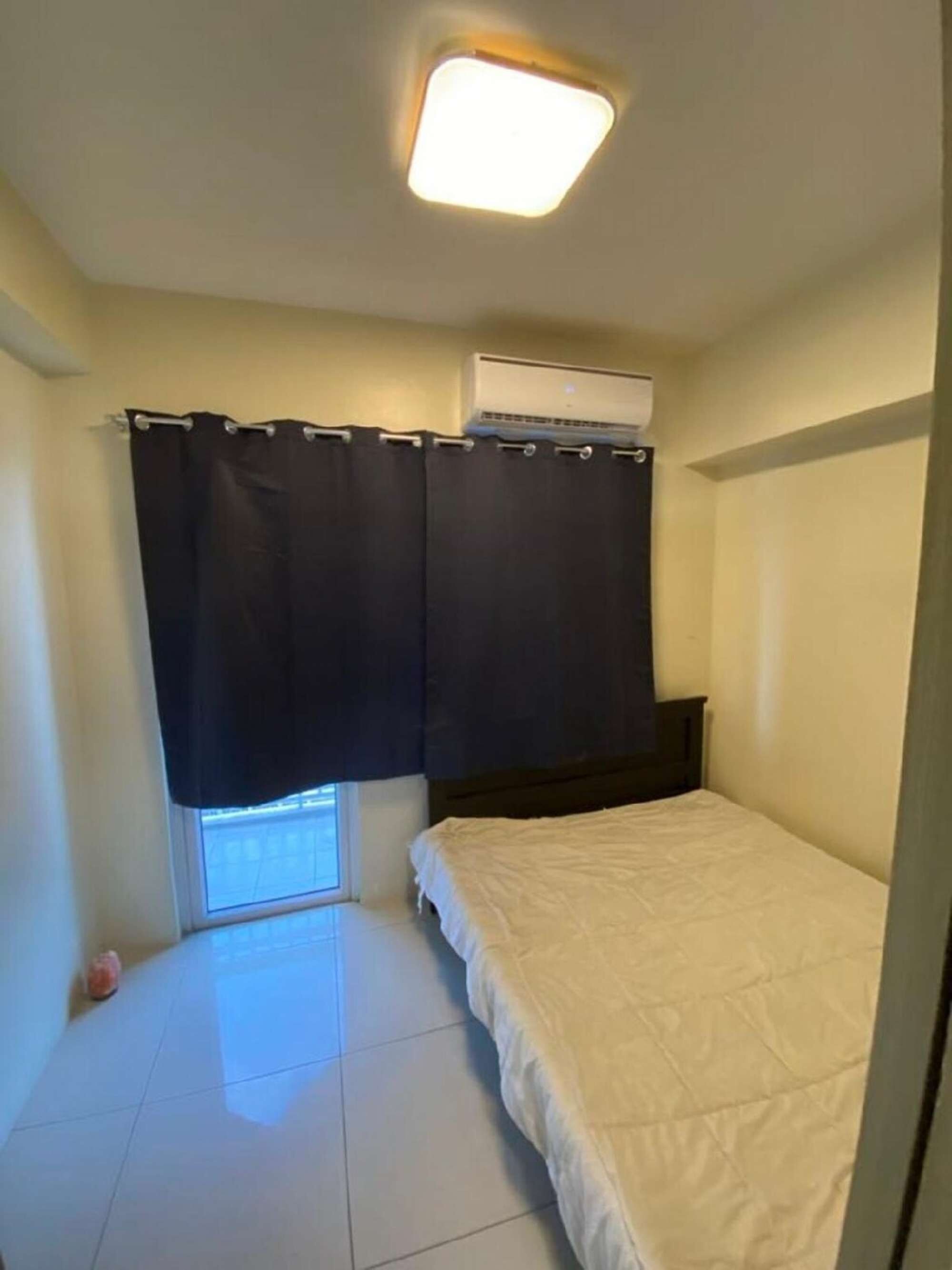 1 bedroom, desk, WiFi, bed sheets