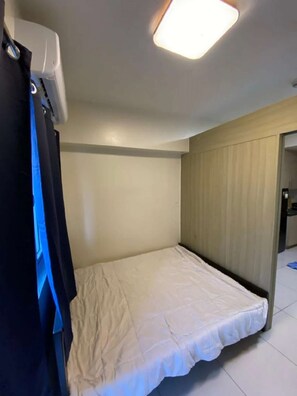 1 غرفة نوم ومكتب وواي فاي وملاءات أسرّة