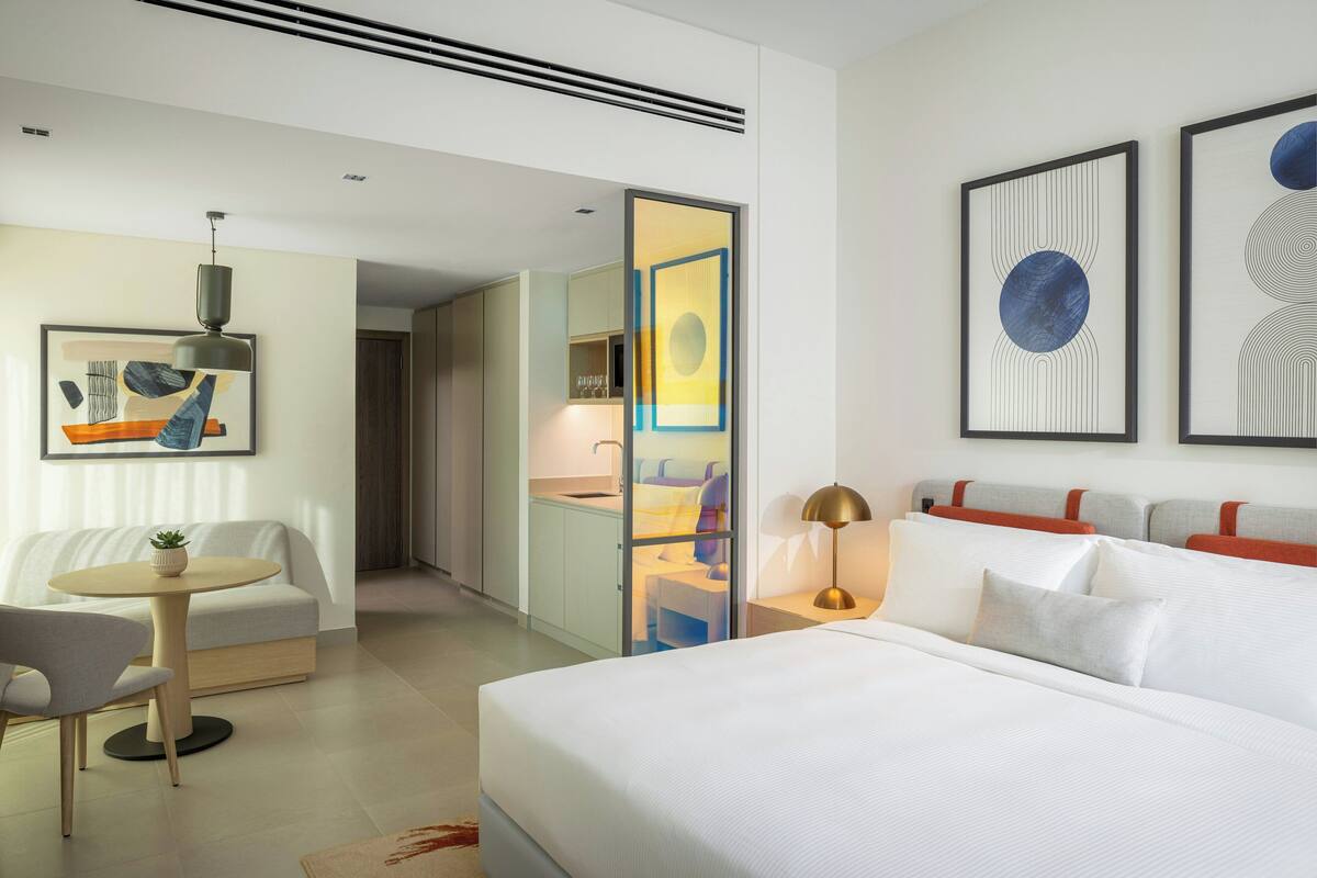 Hypo-allergenic bedding, in-room safe, desk, laptop workspace