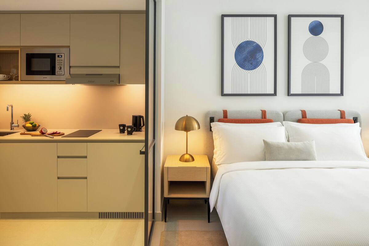 Hypo-allergenic bedding, in-room safe, desk, laptop workspace