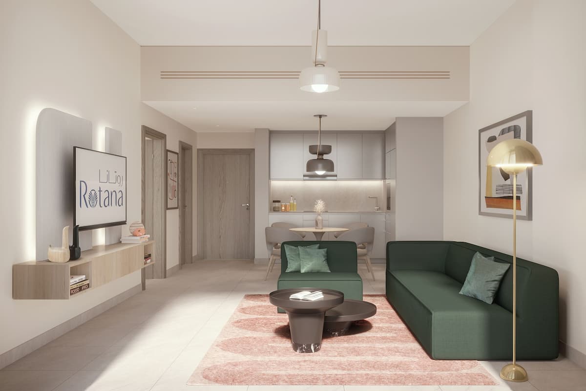Una sala moderna con un sofá verde, una mesa de centro y un televisor en un estante de madera.